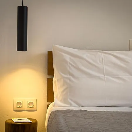 アパートホテル Alisea Kímolos